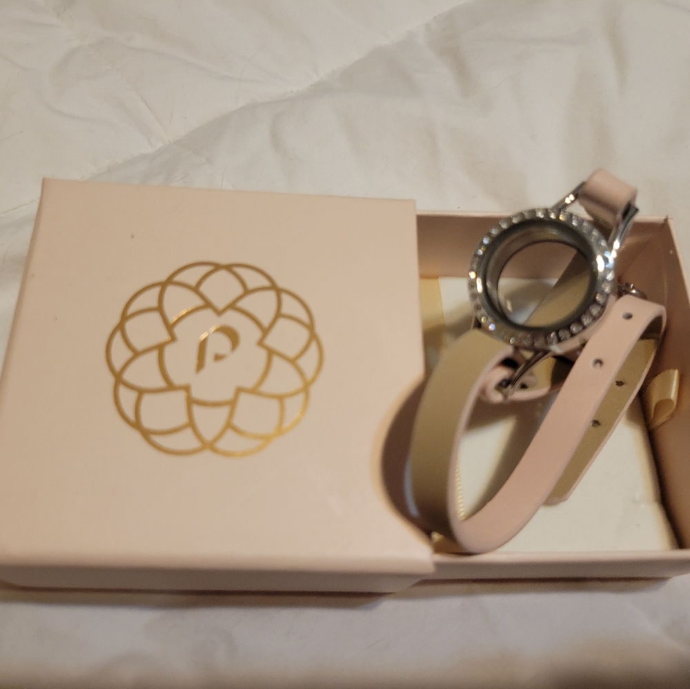Elegant Pink and Silver Women's Bracelet By ITS PEARL TIME
